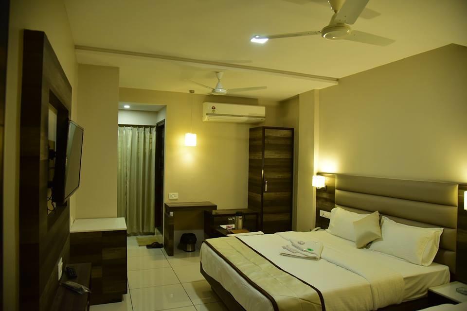 Hotel Ahmedabad Inn Bagian luar foto